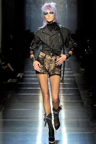 Look 48